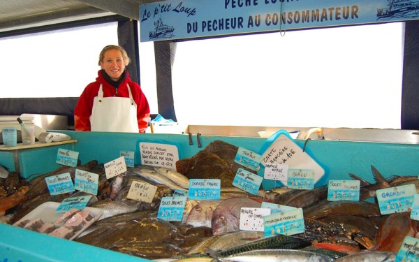 Markt 9 Aquitaine kust chateau de salles vakantiepark residence luxe villa zwembad animatie.jpg