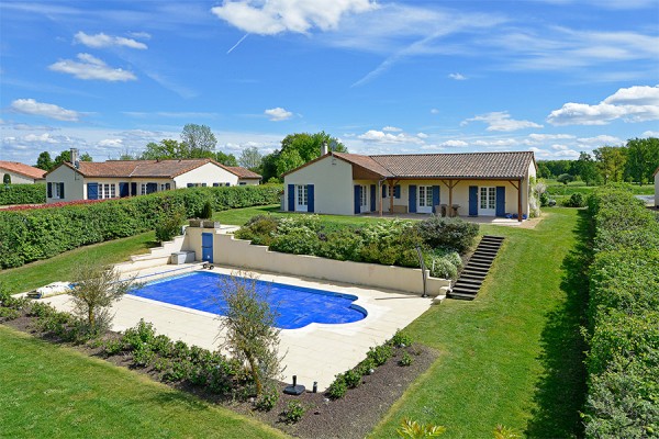 VIG 12.1 Frankrijk luxe villa golf des forges prive zwembad bluegreen 6 personen charente.jpg