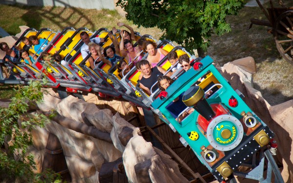 Coccinelle 8 kidparc animatie Frankrijk vakantiepark chateau de salles luxe villa achtbaan.jpg