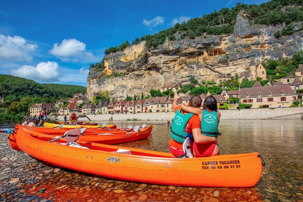 Dordogne kano 3 Frankrijk vakantiehuis canoe kajak gezin kinderen animatie.jpg