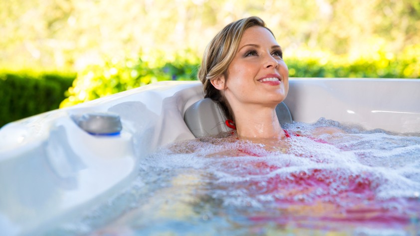 Jacuzzi 1 Frankrijk vakantieland luxe villa zwembad relax hottub spa resort wellness.jpg
