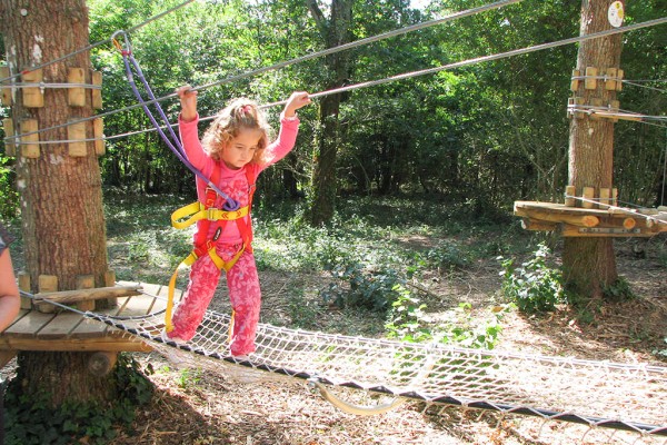 Accrobranche 11a Funforest parc aventure poitiers vakantie frankrijk forges kinderen.jpg