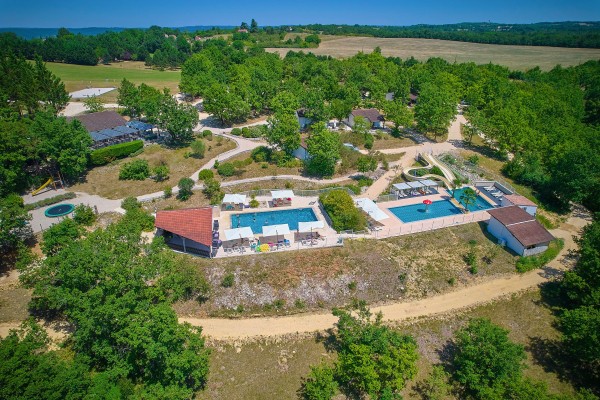 Vakantiepark 15GS1 Village des Cigales Mauroux Frankrijk Dordogne Lot luxe vakantiehuis zwembad rest