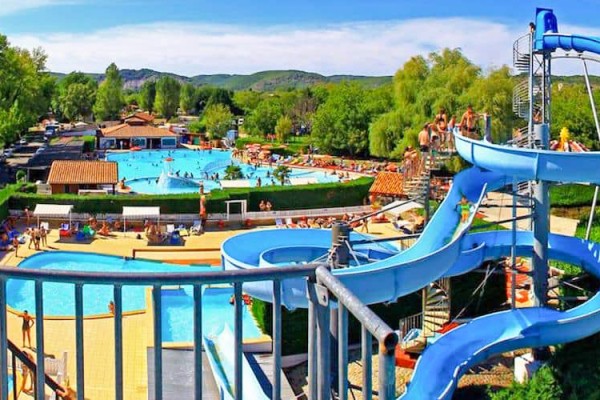 Quercyland 8 zwembad aquaparc Frankrijk Souillac vakantie Dordogne Lanzac glijbaan.jpg