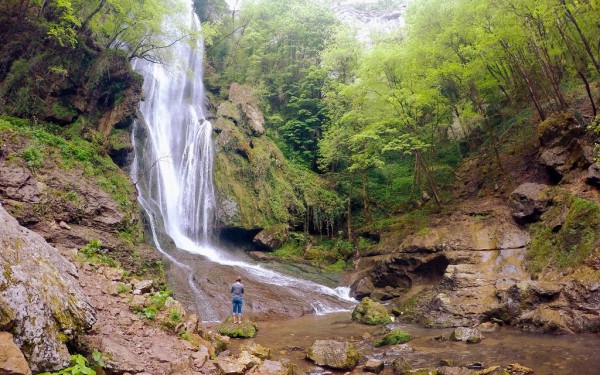 Frankrijk Autoire 2 waterval Dordogne Lot vakantiepark luxe villa zwembad plus beaux village bergen.