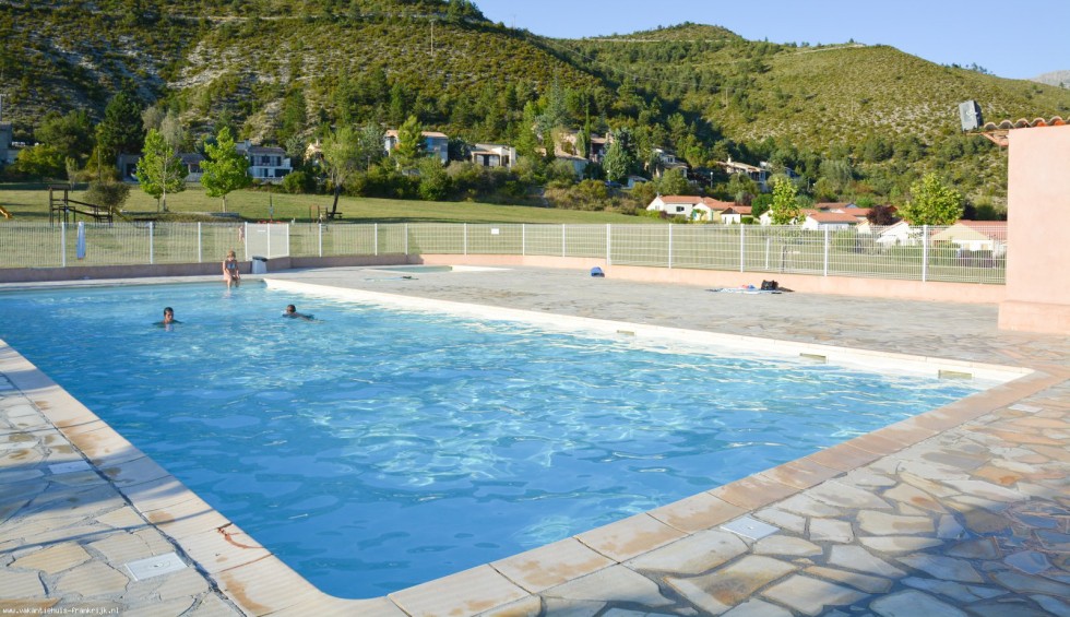 Villa's du Verdon zwembad 1 Frankrijk gorges Provence castellane bergen  vakantiepark.jpg