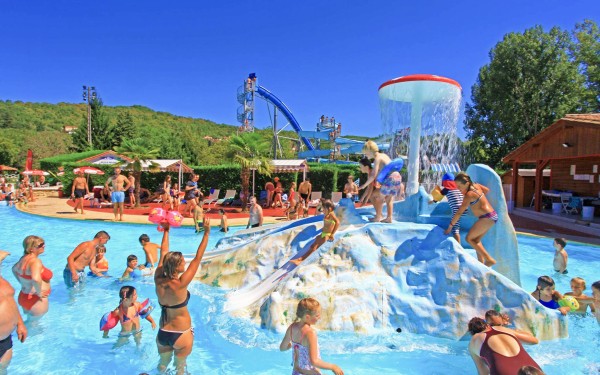 Quercyland 6 zwembad aquaparc Frankrijk Souillac vakantie Dordogne Lanzac glijbaan.jpg