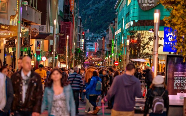 Andorra 4 shopping vella toerisme zuid frankrijk tax free vakantiepark gite luxe villa languedoc.jpg