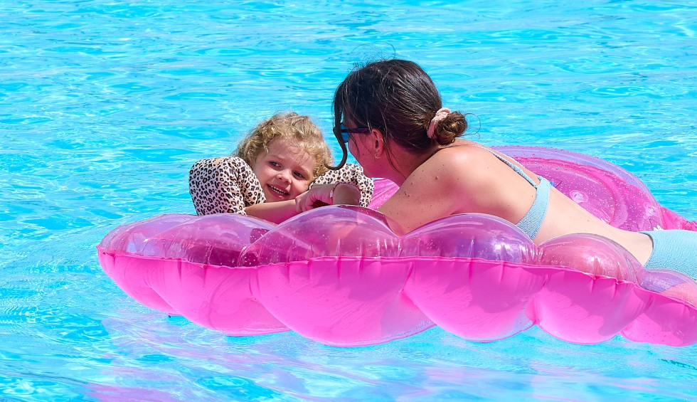 Zwembad 23 Frankrijk vakantiehuis luxe park kinderen nederlandse animatie.jpg