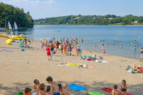 Lac Cebron 4S1a vakantie les Forges Frankrijk deux sevres poitou charentes gezin kinderen waterattra