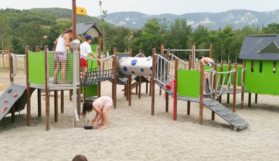 Bertrand 6 Quillan zonnen meer recreatie Frankrijk Languedoc espinet.jpg