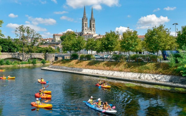 Niort 2 marais poitevin vakantie Frankrijk poitou charentes toerisme kerk.jpg