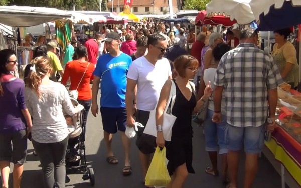 Markt 13 Aquitaine kust chateau de salles vakantiepark residence luxe villa zwembad animatie.jpg