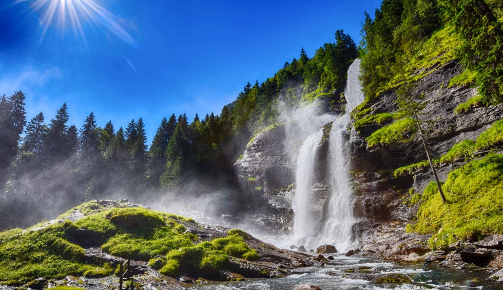 Cascade de rouget Portes du Soleil vakantie Frankrijk wandelen waterval.jpg