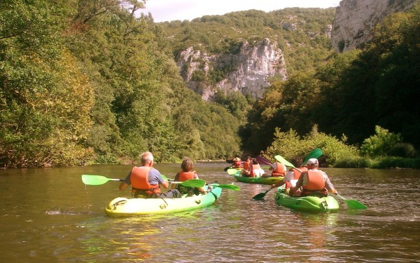 Kano canoe 8 Frankrijk languedoc pyreneeen water kust strand zee vakantiepark huis.jpg