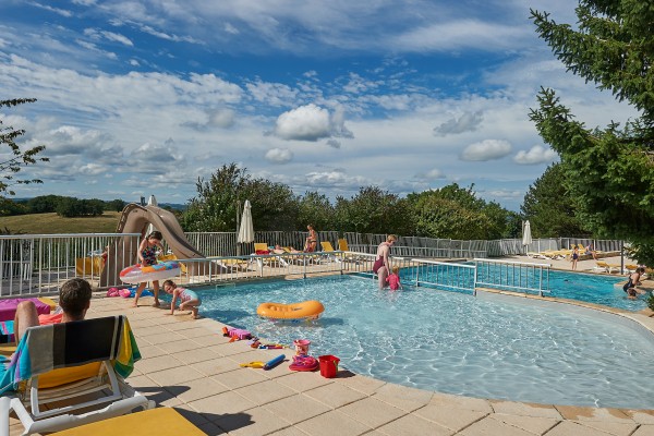 Lanzac 5a zwembad Frankrijk vakantiepark Nederlands Dordogne Lot luxe vakantiehuis animatie kinderen