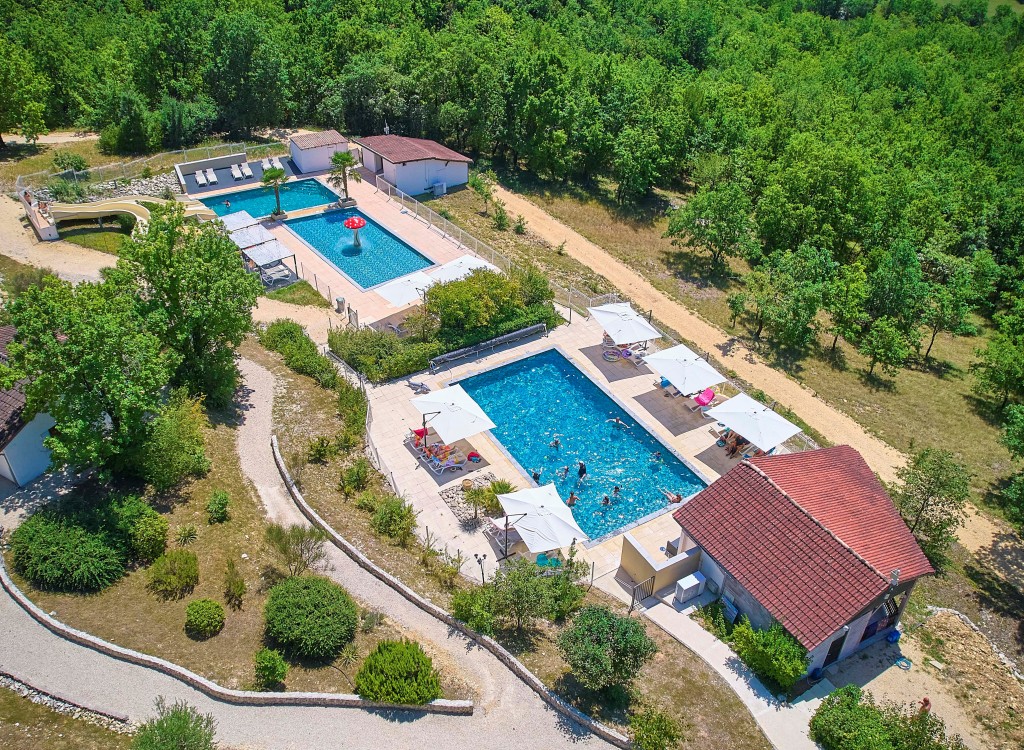 Village des Cigales zwembad 30 Mauroux Dordogne Lot Frankrijk vakantiepark.jpg