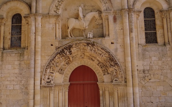 Melle 8 zilvermijn triade romane argent frankrijk kerk vakantiepark senioren poitou charente poitier