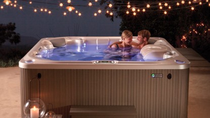 Jacuzzi 5 Frankrijk vakantieland luxe villa zwembad relax hottub spa resort wellness.jpg