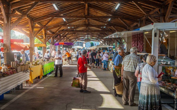 Markt 11 Aquitaine kust chateau de salles vakantiepark residence luxe villa zwembad animatie.jpg