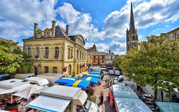 Bergerac 6 markt Cyrano tijdens vakantie in Dordogne Frankrijk.jpg