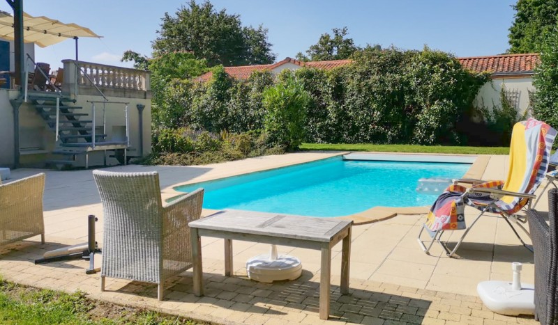 Vigeliere 24 Frankrijk les Forges golf Frankrijk vakantiehuis luxe villa huren zwembad prive.jpg