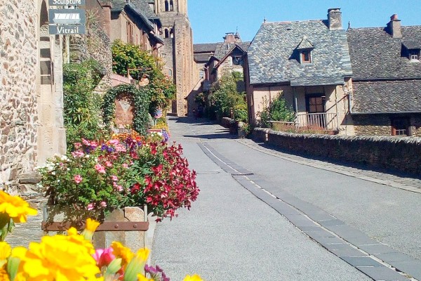 Conques Frankrijk 17 vakantie Dordogne Lot Aveyron Foy santiago compostela vakantiehuis wandelen ber