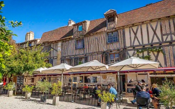 Bergerac 3 Place de la Mirpe tijdens vakantie in Dordogne Frankrijk.jpg