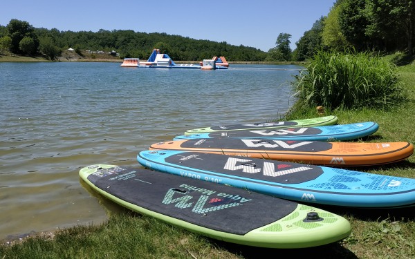 Gourdon 17 vakantie Dordogne Frankrijk Montmarsis vakantiepark zwembad restaurant animatie.jpg