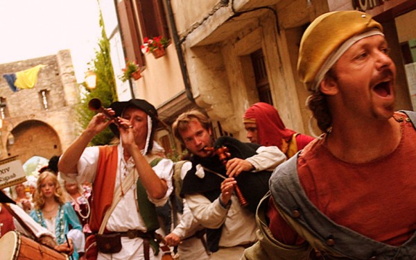 Mirepoix B18 Frankrijk Languedoc vakantiehuis luxe feest pommes optocht ariege  katharen franse sfee