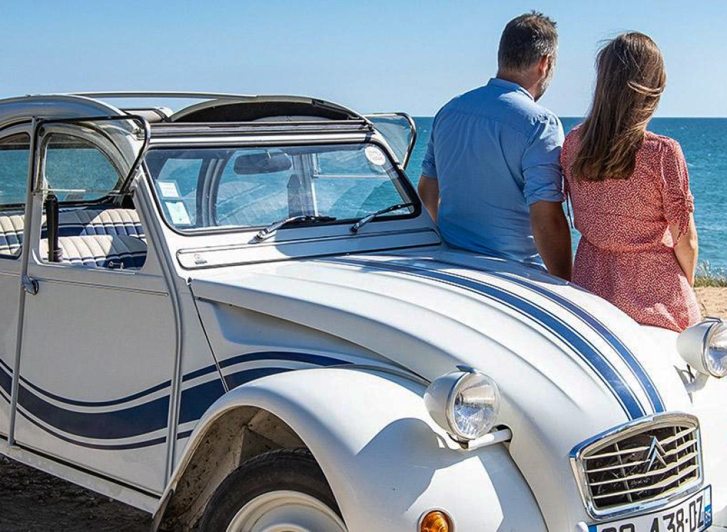 Badplaats 11 Vendee Charente Maritime couple 2CV Sables Olonne.jpg