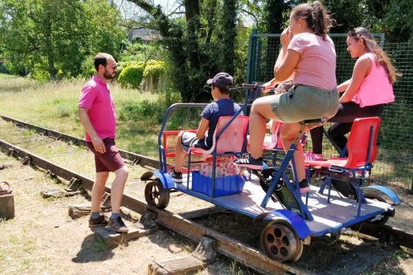 Velorail 4 Chauvigny Frankrijk Vienne vakantie animatie gezin fietsen.jpg