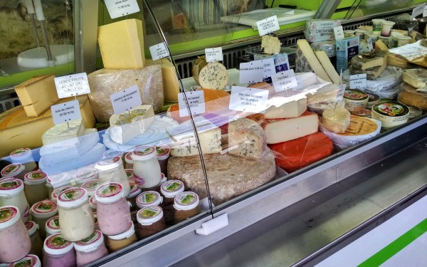 Markt 3 Aquitaine kust chateau de salles vakantiepark residence luxe villa zwembad animatie.jpg