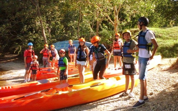 Kano canoe 6 Frankrijk languedoc pyreneeen water kust strand zee vakantiepark huis.jpg