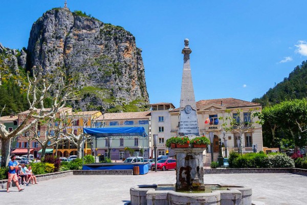 Castellane 3 vakantie Provence  winkels en toeristen gorges Verdon.jpg