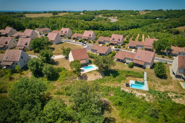 Lanzac vakantiepark 37 Frankrijk Dordogne Lot vakantiehuis luxe zwembad animatie restaurant toerisme