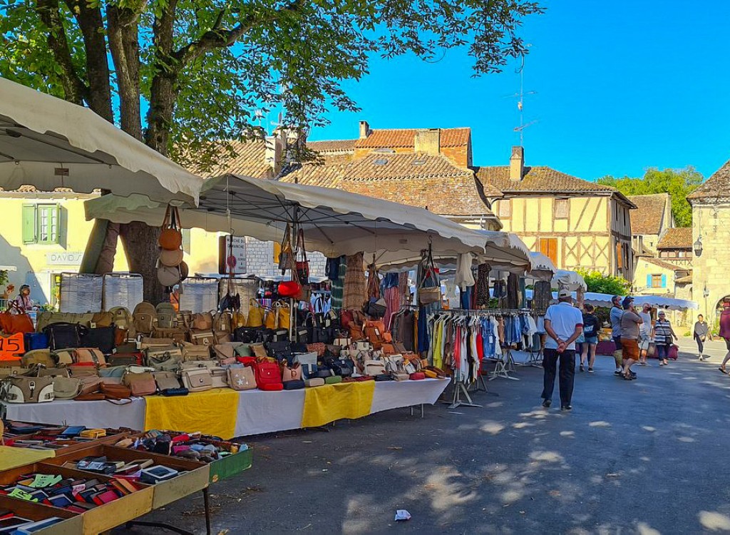 Markt Domaine de Lanzac 7 Dordogne-Lot vakantie Frankrijk luxe villa met zwembad.jpg