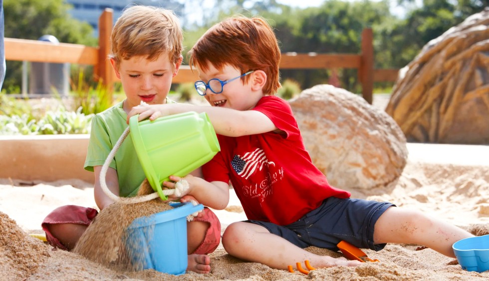 Bertrand 8 Quillan kinderen spelen meer recreatie Frankrijk Languedoc espinet.jpg