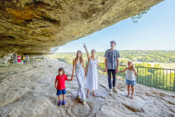 Montignac 15 Lascaux Christophe Dordogne Frankrijk vakantiepark luxe villa vezere vallei.jpg