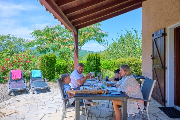 Espinet tuin 2 Frankrijk vakantiepark Languedoc gezin zwembad kinderen wandelen animatie.jpg