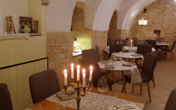 Mauroux 7 restaurant Frankrijk vakantiepark Village des cigales kinderen franse sfeer diner.jpg