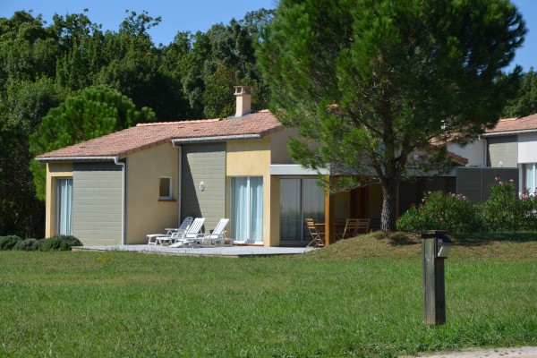 ES 6s 1 Frankrijk Languedoc vakantiepark Middellandse zee Espinet Quillan zwembad restaurant wandele