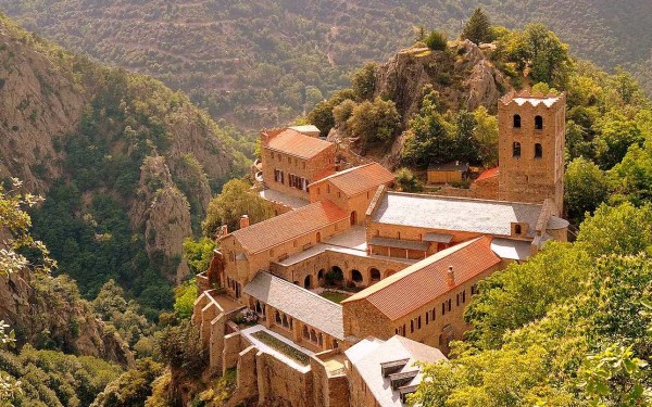 Pyreneeen B6 Pyrenees Oustal del Carlat recreatiemeer vakantiepark luxe wellness gite abdij Frankrij