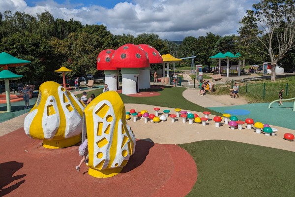 Route du Soleil 6 kinderen zomervakantie Frankrijk speeltuin_snelweg aire Jugy.jpg