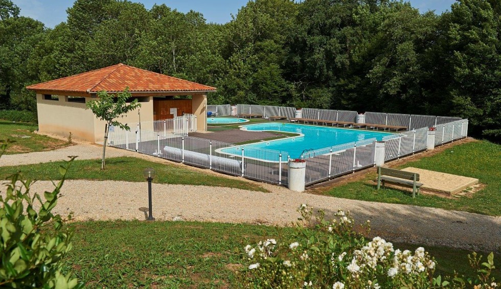 Faciliteiten 4 Le Lac Bleu  vakantiepark Frankrijk luxe  zwembad Dordogne Lot.jpg