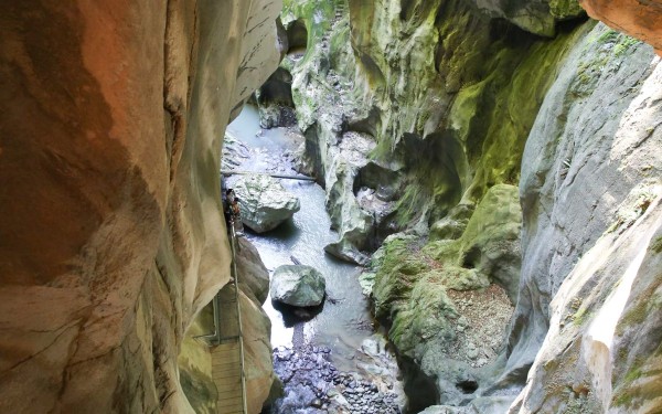 Gorges 6 pont diable chablais Frankrijk vallee aulps luxe appartement abondance portes du soleil.jpg
