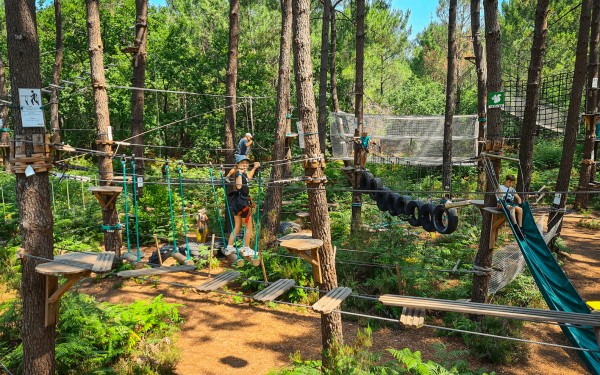 Boomklim parcours Dordogne 1 tijdens vakantie in Frankrijk.jpg