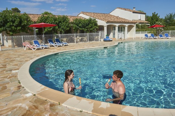 Vallee F 1 st Baume Frankrijk vakantiepark luxe villa's zwembad golfresort Provence Middellandse zee