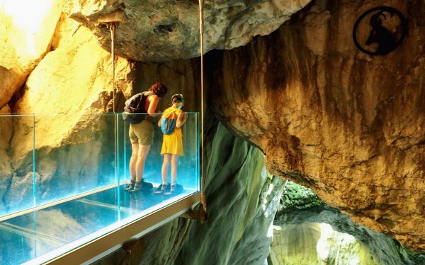 Gorges 5 pont diable chablais Frankrijk vallee aulps luxe appartement abondance portes du soleil.jpg