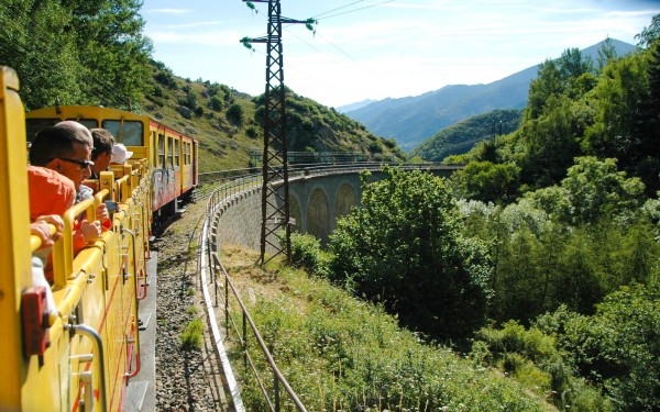 Train 9 jaune Frankrijk vakantie Cerdagne canari pyrenees villefranche mont louis bergen trein pyren